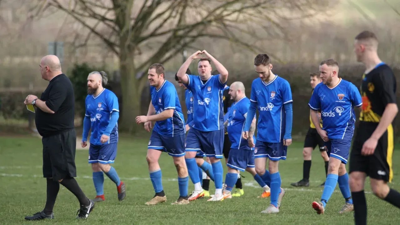 Jogadores do Sands United FC South Yorkshire comemoram um gol / Wharton Images/Sands United FC