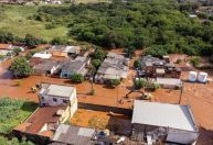 Chuvas causam transbordamento de barragem e calamidade pública no norte do Paraná