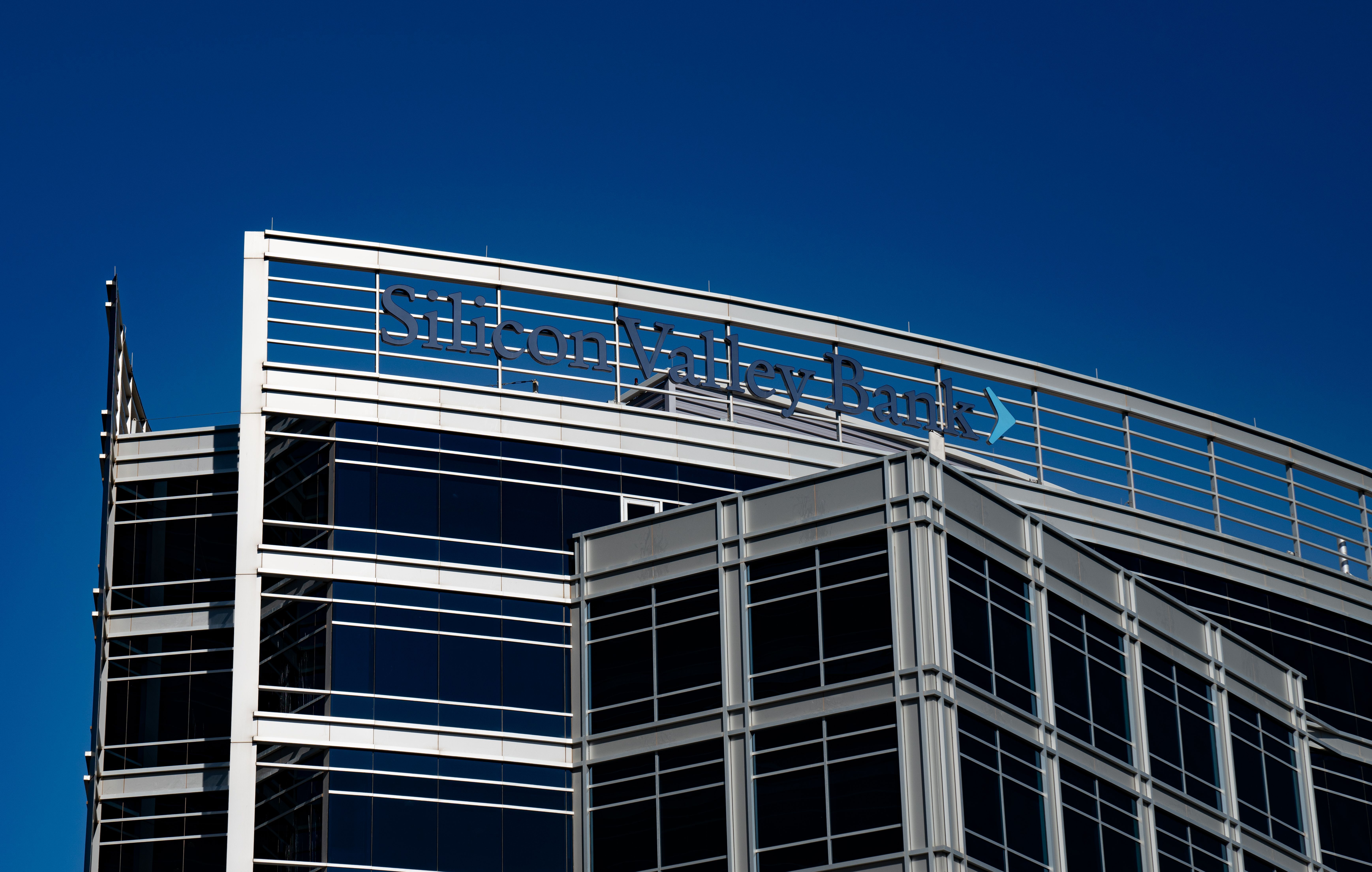 Escritórios do Silicon Valley Bank no edifício Hayden Ferry Lakeside I em 80 East Rio Salado Parkway, Tempe, Arizona.