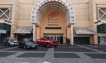 Parte de teto de shopping desaba em Osasco, na Grande São Paulo