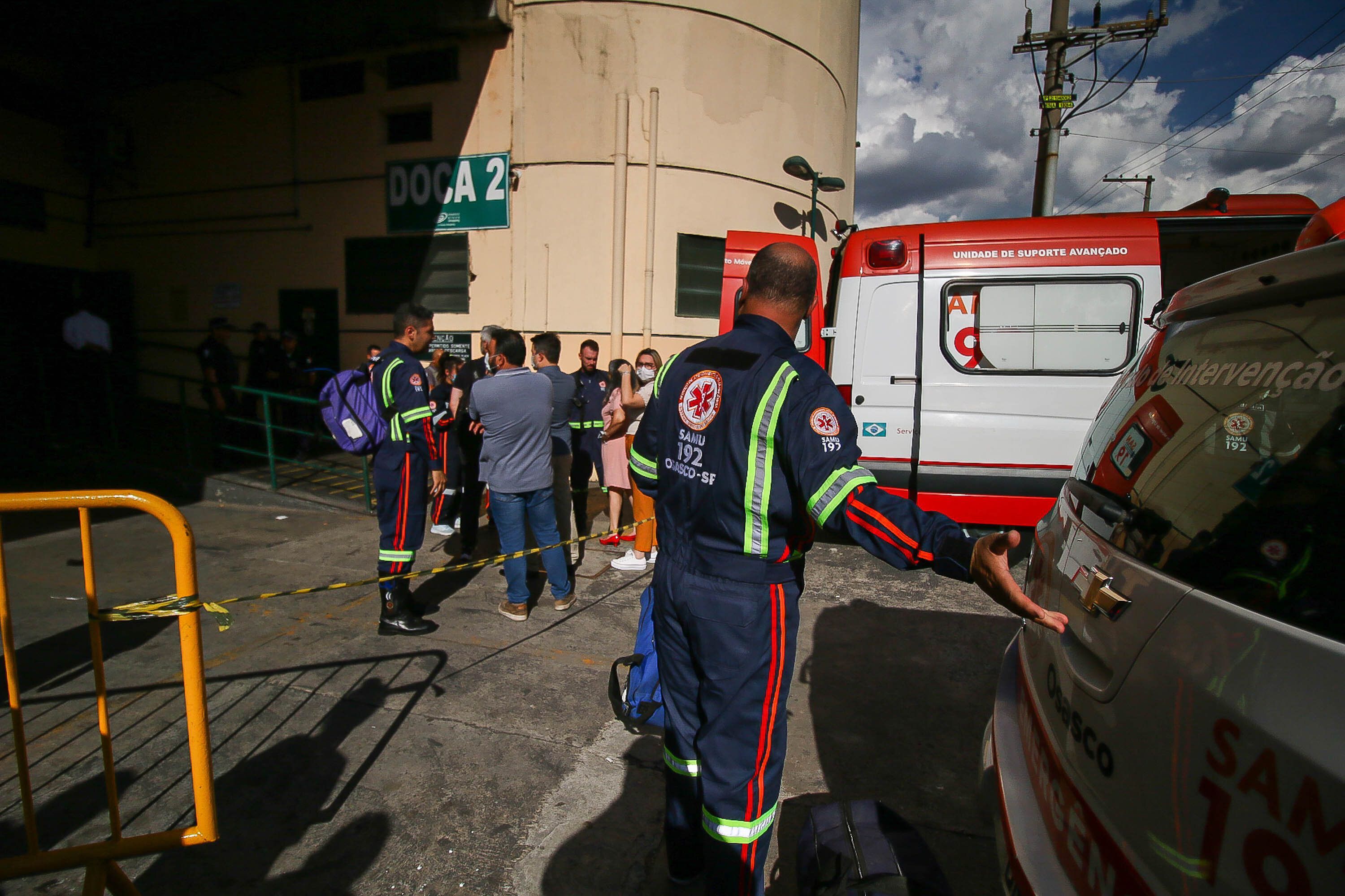 Parte de teto de shopping desaba em Osasco, na Grande São Paulo
