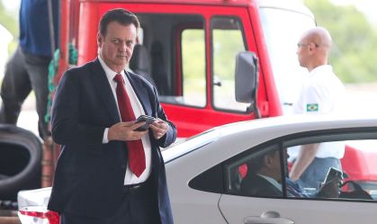 Kassab sinaliza insatisfação com Silveira, mas Lula defende manutenção do ministro, dizem fontes