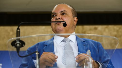 O governador do DF, Ibaneis Rocha, em entrevista coletiva após retornar ao cargo