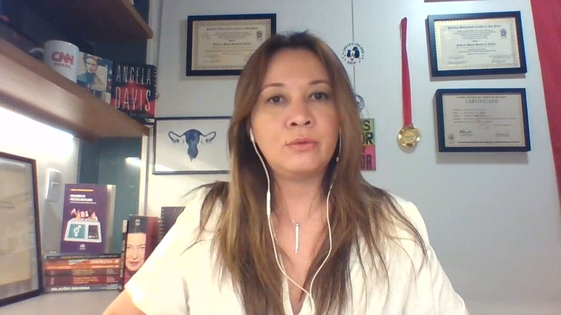 Gabriela Araujo, comentarista da CNN