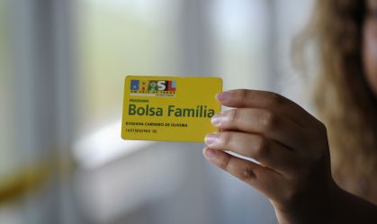 Caixa começa a pagar Bolsa Família com adicional de R$ 50 nesta segunda-feira (19)