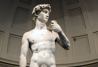 Diretora de escola é demitida após aula de arte sobre Davi, de Michelangelo, considerada “pornografia”