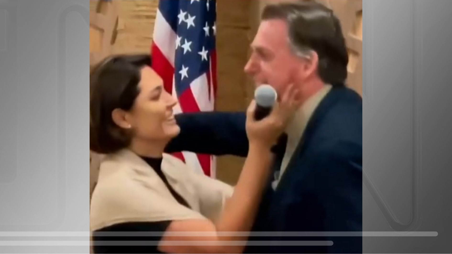 Michelle Bolsonaro reencontra Jair Bolsonaro