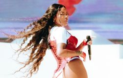 Ludmilla em apresentação neste sábado (25) no Lollapalooza Brasil, em São Paulo.