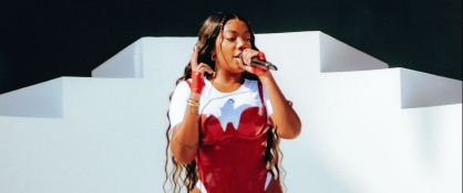 Ludmilla em apresentação neste sábado (25) no Lollapalooza Brasil, em São Paulo.