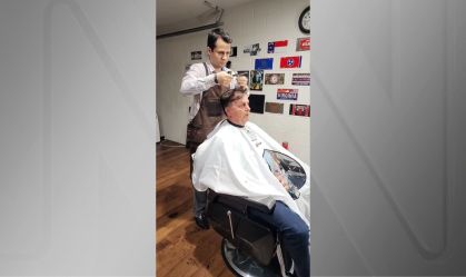 Ex-presidente Jair Bolsonaro corta cabelo nos Estados Unidos