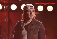 Quem é Morgan Wallen, o polêmico cantor de country que desbancou “Flowers” nos EUA