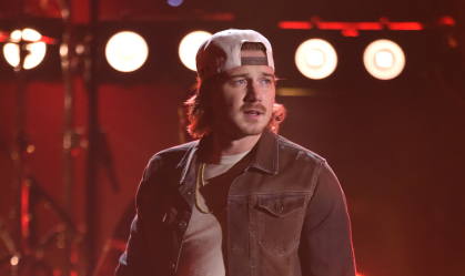Quem é Morgan Wallen, o polêmico cantor de country que desbancou "Flowers" nos EUA