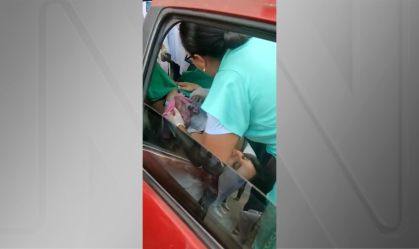 Mulher da à luz em carro de aplicativo no Rio de Janeiro