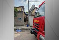 Avião de pequeno porte cai sobre casas em Belo Horizonte