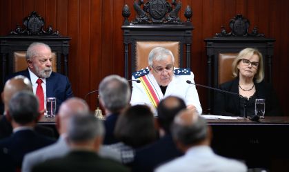 Ministro Francisco Joseli Parente Camelo (de branco, ao centro), novo presidente do STM
