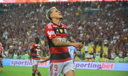 Stephanie Alves: Dou-lhe uma, dou-lhe duas, dou-lhe três, Flamengo!