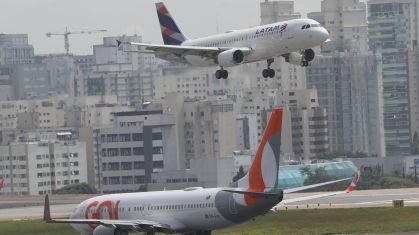 Movimentação de aviões no Aeroporto de Congonhas em São Paulo (SP)