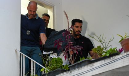 Adolescente que matou professora em escola de SP deixa delegacia após prestar depoimento