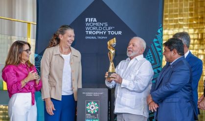 Lula recebe taça da Copa do Mundo Feminina no Alvorada em primeira aparição após pneumonia