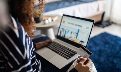 Vendas no e-commerce atingem R$ 80 bilhões no primeiro semestre, diz associação