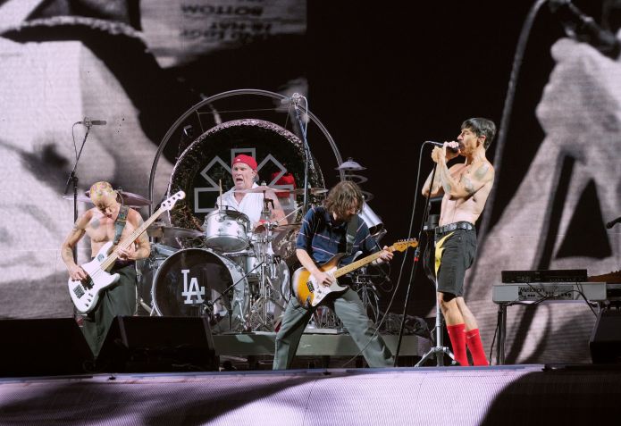 Flea, Chad Smith, John Frusciante e Anthony Kiedis do Red Hot Chili Peppers em apresentação em julho de 2022. / Kevin Mazur/Getty Images for Live Nation
