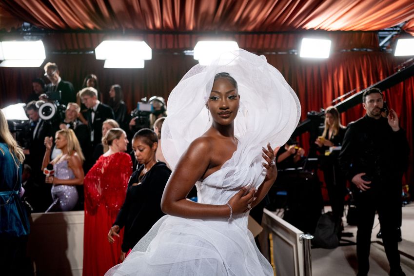Cantora nigeriana Tems durante a cerimônia do Oscar 2023 em Hollywood, Califórnia. Foto: Getty Images