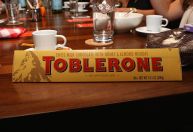 Toblerone não pode mais ser chamado de chocolate suíço nem usar pico icônico no rótulo