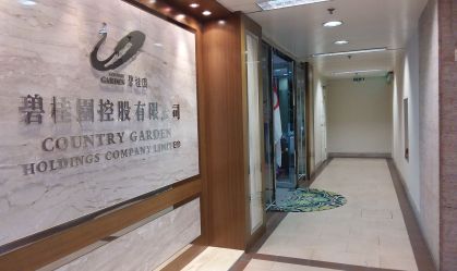 Uma das mulheres mais ricas da China assume incorporadora em meio à crise no setor
