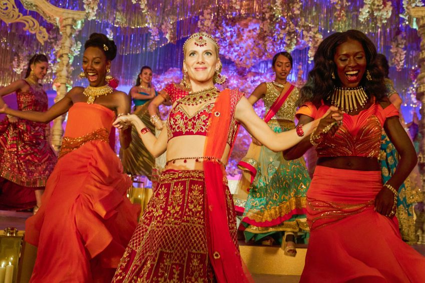 Zurin Villanueva como Imani, Melanie Laurent como Claudette Joubert e Jodie Turner-Smith como Condessa em "Mistérios em Paris" / foto: Scott Yamano/Netflix