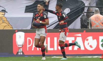 Jogadores do Ituano comemoram gol marcado contra o Corinthians neste domingo (12) pelas quartas de final do Paulistão