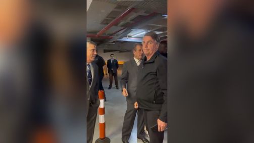 Bolsonaro chega à sede do PL e encontra aliados e parlamentares do partido