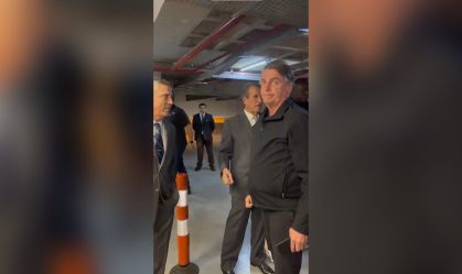 Bolsonaro chega à sede do PL e encontra aliados e parlamentares do partido