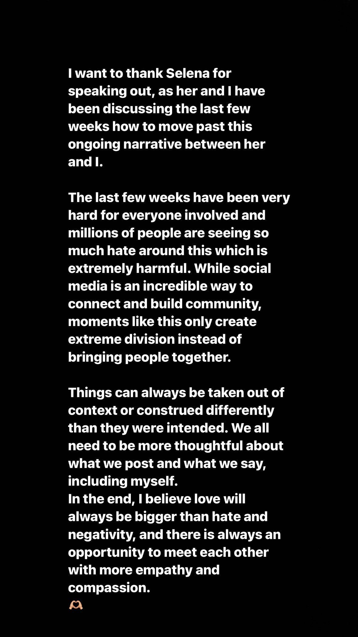 / Hailey Bieber