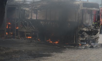 Criminosos ateiam fogo em ônibus em Natal