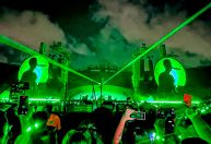 Coldplay leva bateria de Direito da USP para participar de show no Morumbi; assista