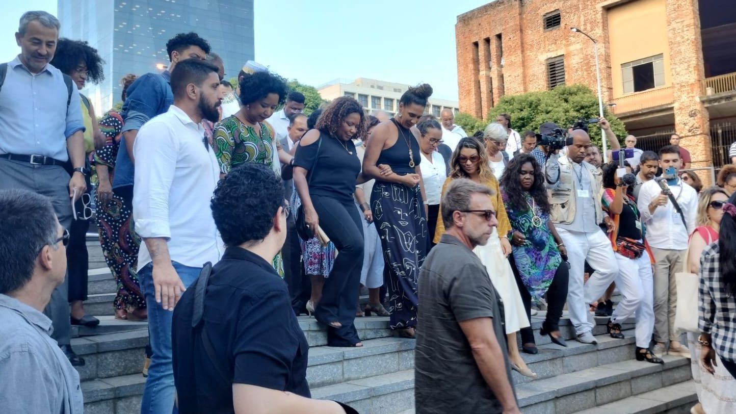 Primeira-dama Janja Lula da Silva e as ministras da Cultura, Margareth Menezes, e da Igualdade Racial, Anielle Franco, visitaram o Cais do Valongo, no Centro do Rio de Janeiro