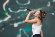 Lolla 2023: após atraso na abertura dos portões, cantora se apresenta para cerca de dez pessoas