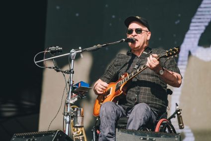 Herbert Vianna durante show do Paralamas do Sucesso no Lollapalooza neste domingo (26).