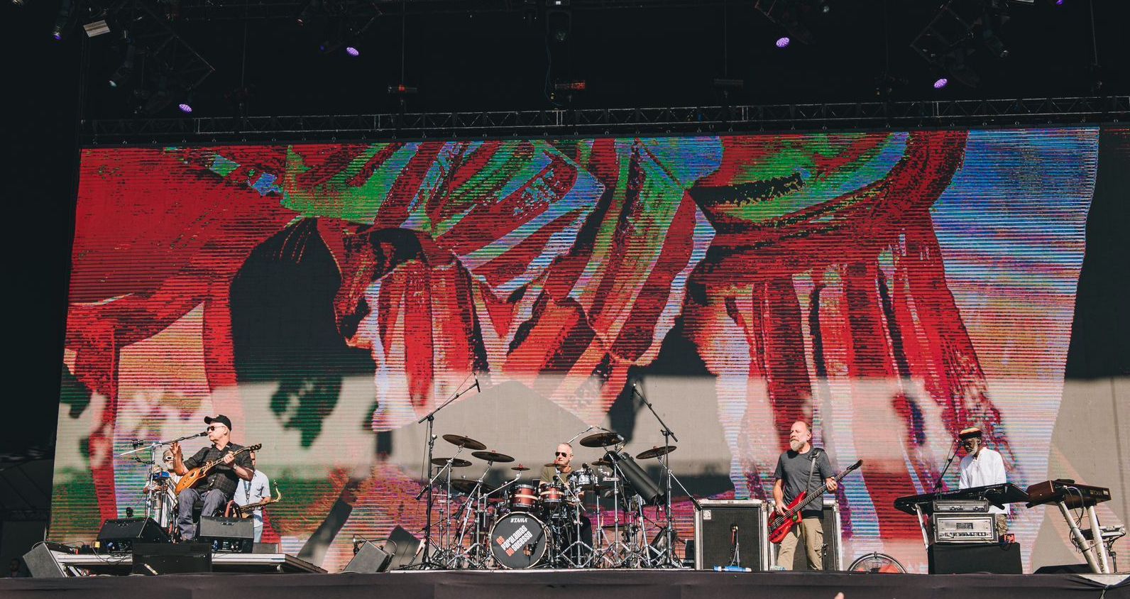 Paralamas do Sucesso se apresentam no Lollapalooza neste domingo (26)
