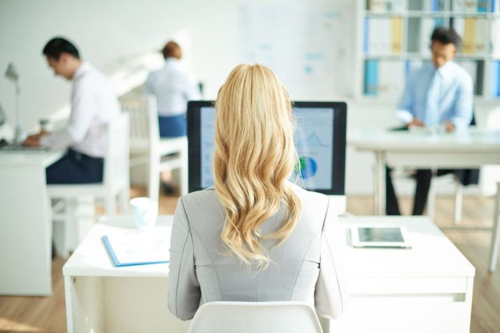 Entenda qual é a importância do back-office na operação das empresas - Imagem: Shutterstock / Dragon Images