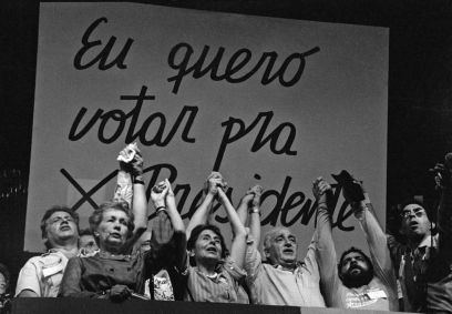 São Paulo, 25 de janeiro de 1984; Da esquerda para a direita: FHC, Mora Guimarães (esposa de Ulisses Guimarães), Luci Montoro, Franco Montoro, Lula e o cantor-compositor Jards Macalé, em comício das Diretas Já, na Praça da Sé