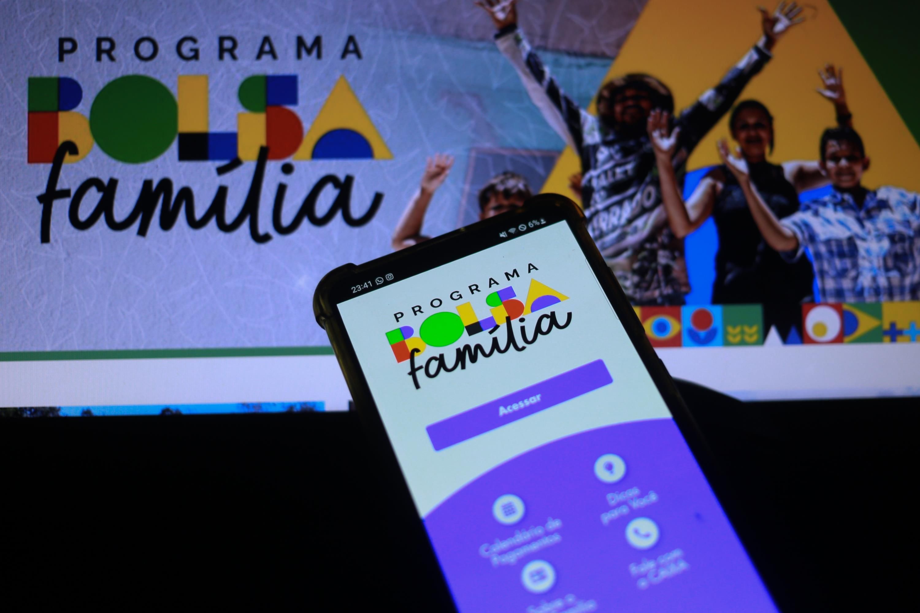 Imagem de destaque do post: Governo diz que 1,5 milhão de beneficiários devem perder Bolsa Família; veja as regras