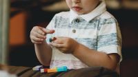 Diagnóstico de autismo pode demorar até quatro anos no Brasil, diz estudo