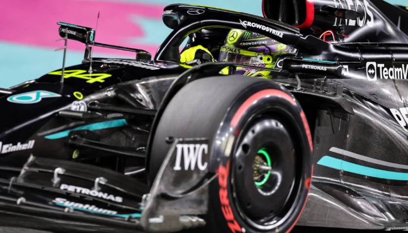Mercedes e Lewis Hamilton estão atualmente bem longe do ritmo estabelecido pela Red Bull. Giuseppe Cacace/AFP/Getty Images