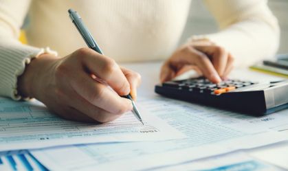 Closeup,Woman,Filling,Form,Of,Individual,Income,Tax,Return,
