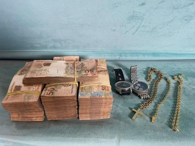 Dinheiro e itens apreendidos pela PF em São Paulo / Polícia Federal