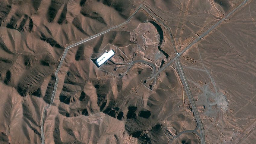 Imagem de satélite das instalações de Fordow no Irã • DigitalGlobe via Getty Images