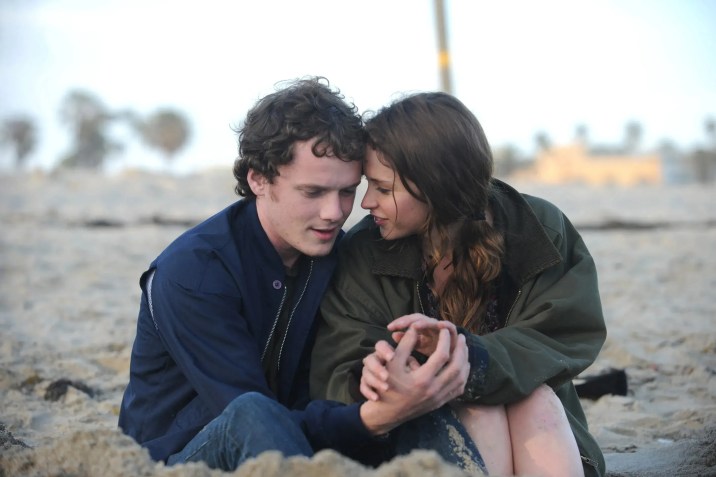 A música "Like Crazy", de Jimin, conta com trechos de diálogos do filme "Loucamente Apaixonados" (2011) / Reprodução