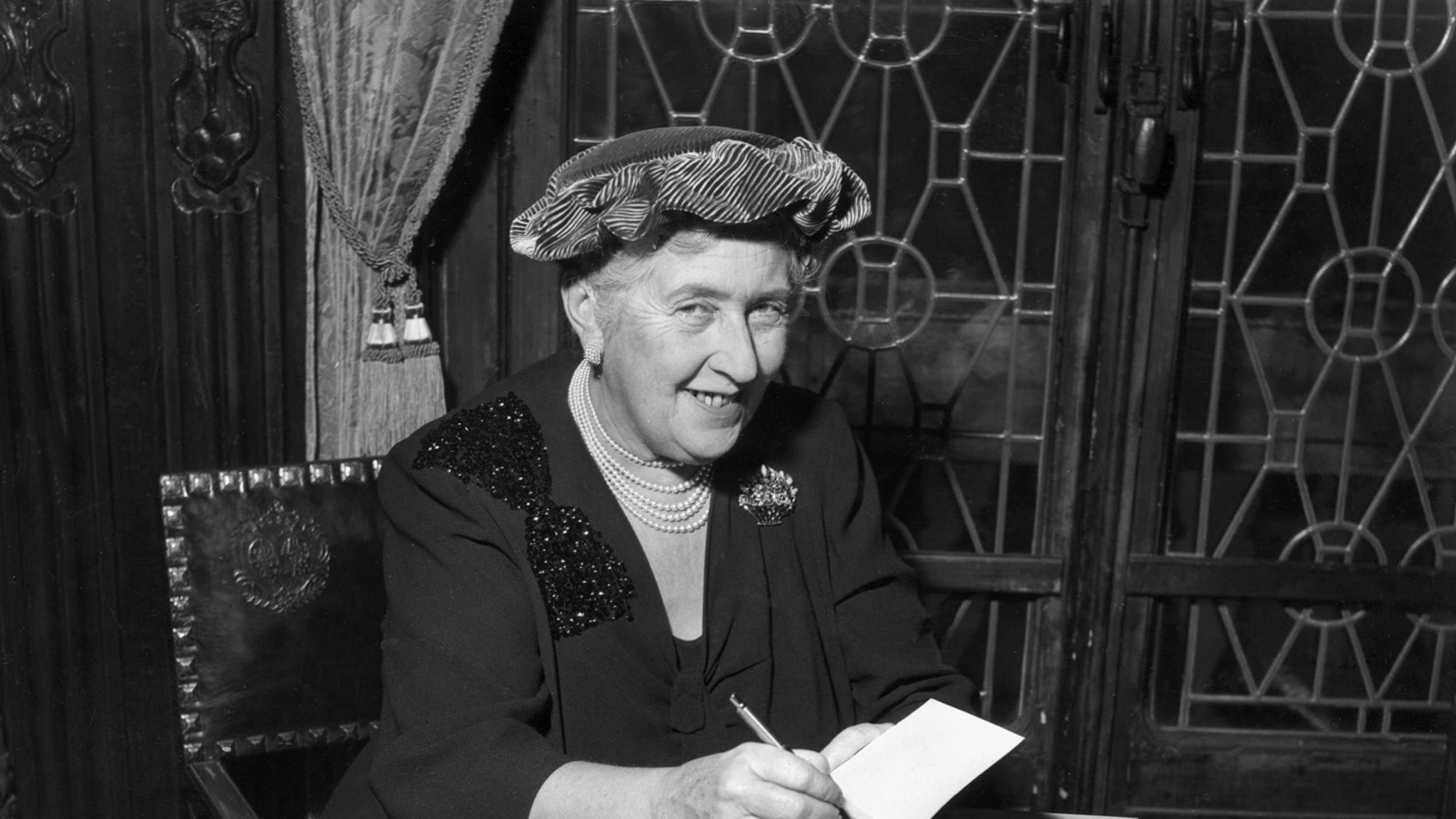 http___cdn.cnn.com_cnnnext_dam_assets_230327104534-agatha-christie-1950