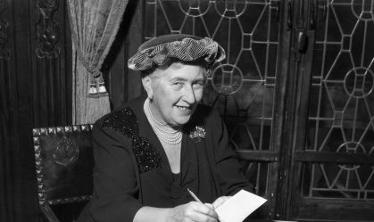 Livros clássicos de Agatha Christie serão revisados para remover linguagem ofensiva